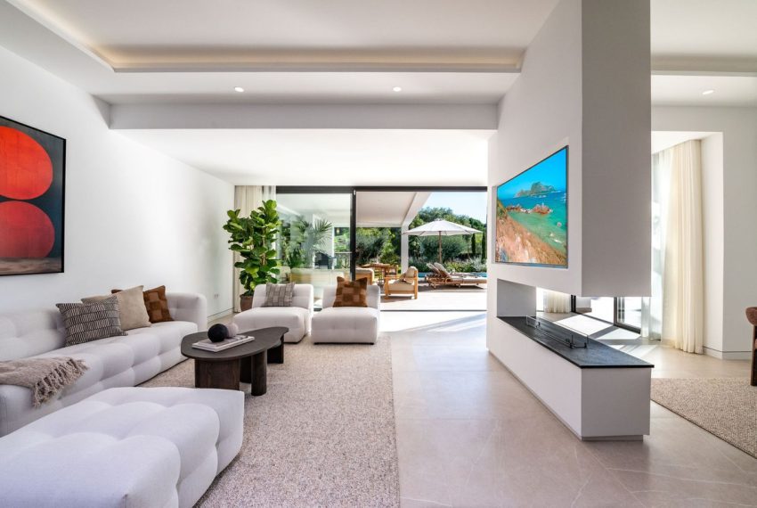 R4965097-Villa-For-Sale-El-Paraiso-Detached-4-Beds-235-Built-2