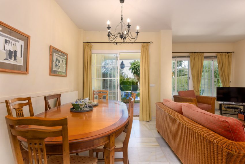 R4987306-Villa-For-Sale-Estepona-Detached-4-Beds-191-Built-1