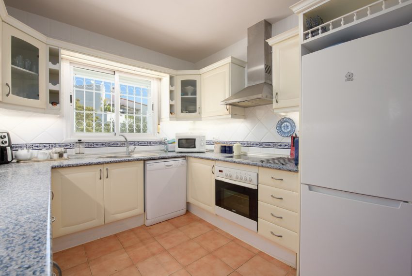 R4987306-Villa-For-Sale-Estepona-Detached-4-Beds-191-Built-15