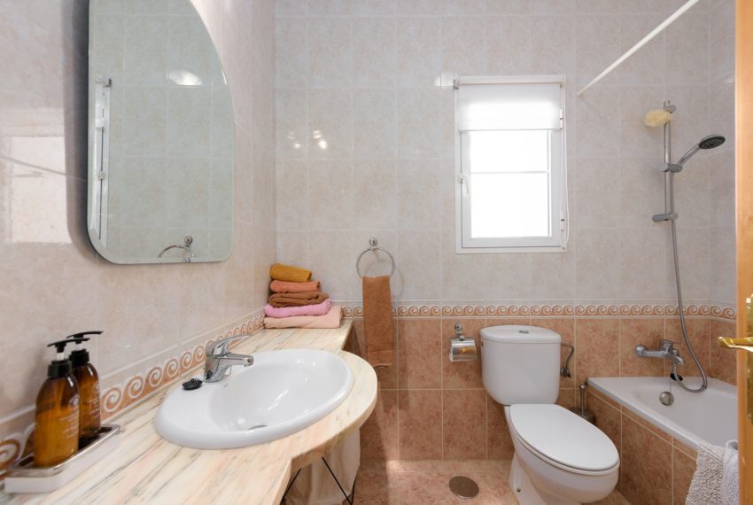 R4987306-Villa-For-Sale-Estepona-Detached-4-Beds-191-Built-16