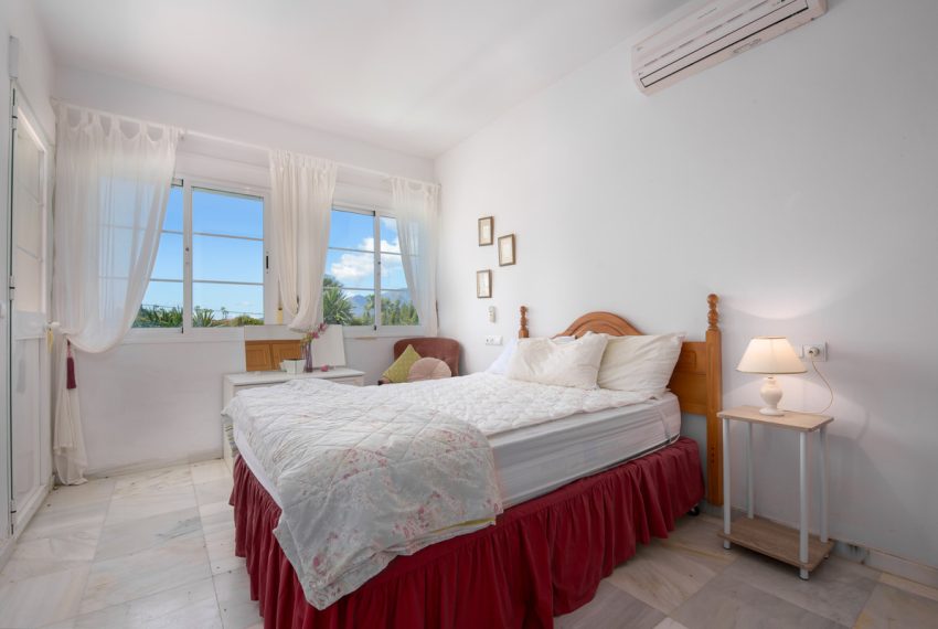 R4987306-Villa-For-Sale-Estepona-Detached-4-Beds-191-Built-4