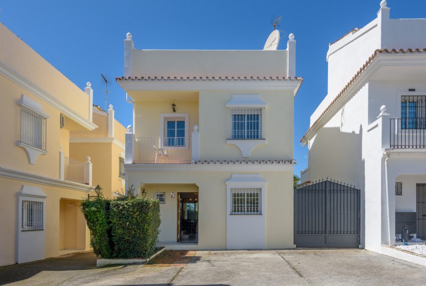 R4987306-Villa-For-Sale-Estepona-Detached-4-Beds-191-Built-8
