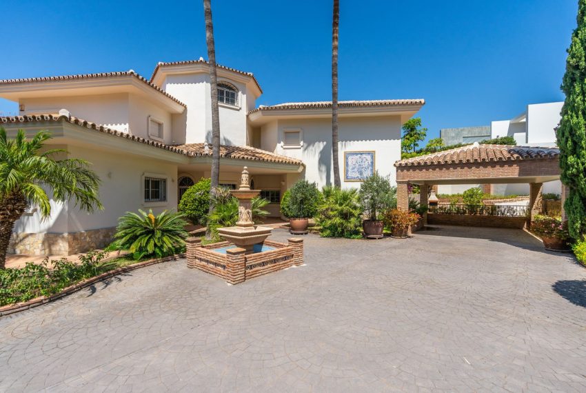 R5023432-Villa-For-Sale-Nueva-Andalucia-Detached-6-Beds-706-Built-4