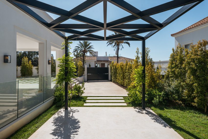 R5023585-Villa-For-Sale-Nueva-Andalucia-Detached-4-Beds-476-Built-8