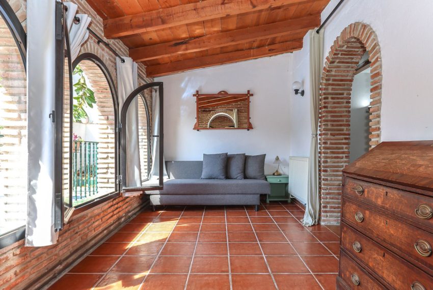 R5038717-Villa-For-Sale-Coin-Detached-7-Beds-366-Built-16