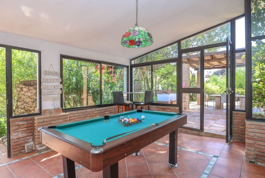 R5038717-Villa-For-Sale-Coin-Detached-7-Beds-366-Built-5