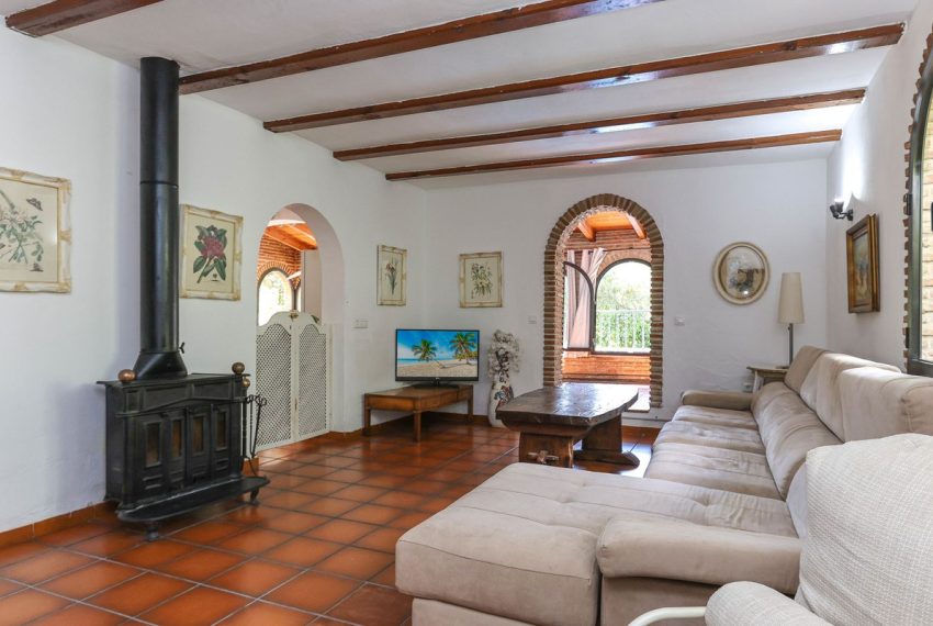 R5038717-Villa-For-Sale-Coin-Detached-7-Beds-366-Built-7