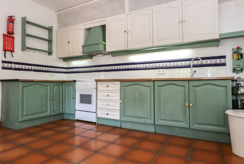 R5038717-Villa-For-Sale-Coin-Detached-7-Beds-366-Built-8