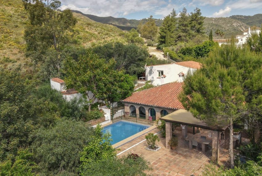 R5038717-Villa-For-Sale-Coin-Detached-7-Beds-366-Built