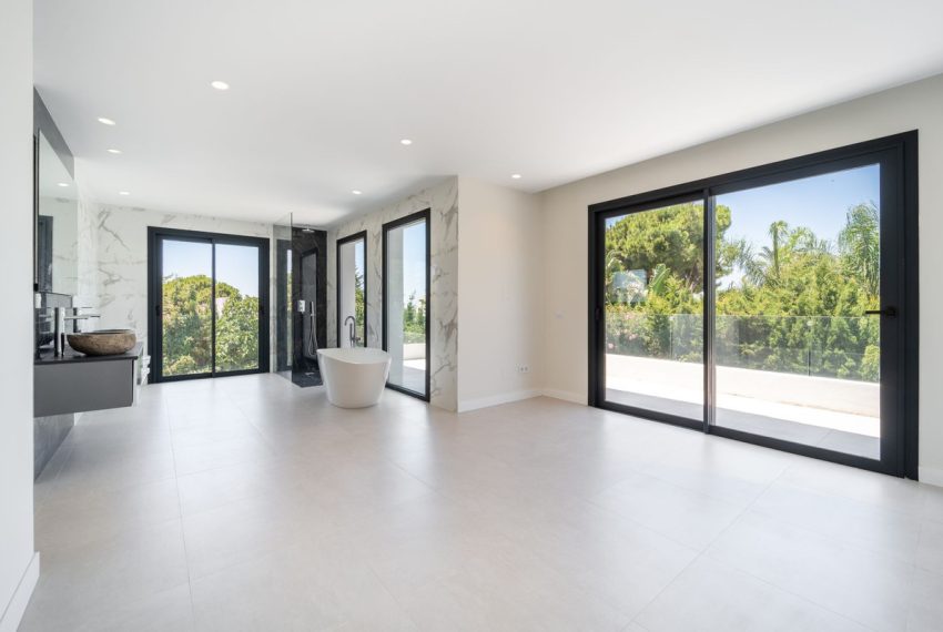 R5039035-Villa-For-Sale-Nagueles-Detached-5-Beds-268-Built-13