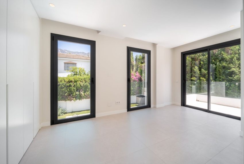 R5039035-Villa-For-Sale-Nagueles-Detached-5-Beds-268-Built-17