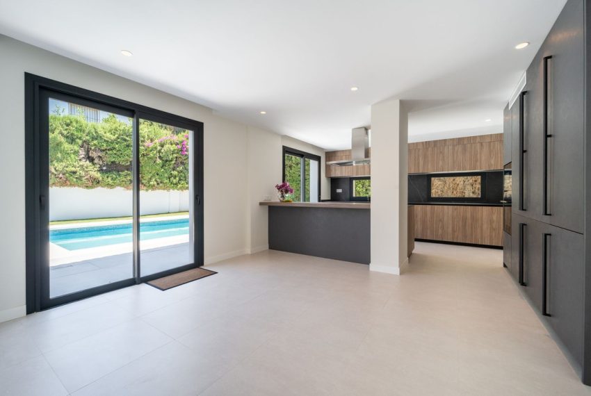R5039035-Villa-For-Sale-Nagueles-Detached-5-Beds-268-Built-3