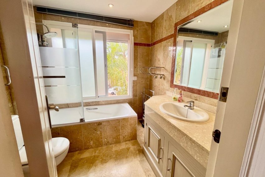R5040478-Townhouse-For-Sale-Nueva-Andalucia-Terraced-4-Beds-174-Built-10