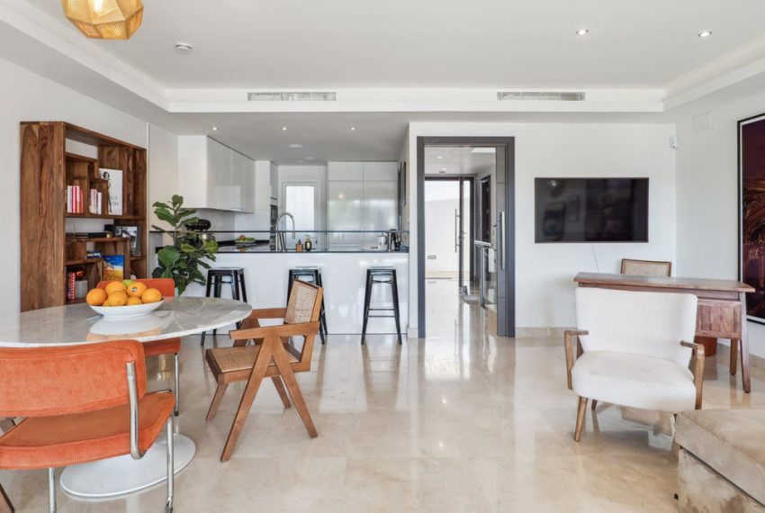 R5042473-Townhouse-For-Sale-The-Golden-Mile-Terraced-3-Beds-344-Built-2