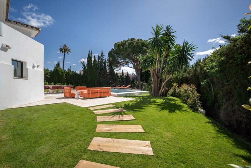 R5047858-Villa-For-Sale-Nueva-Andalucia-Detached-4-Beds-262-Built-3