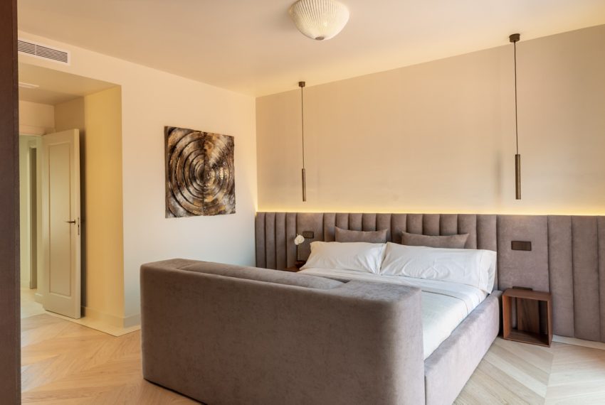 R5049322-Townhouse-For-Sale-The-Golden-Mile-Terraced-4-Beds-240-Built-14