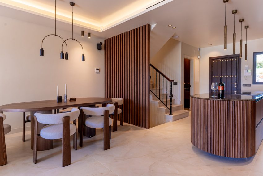 R5049322-Townhouse-For-Sale-The-Golden-Mile-Terraced-4-Beds-240-Built-2