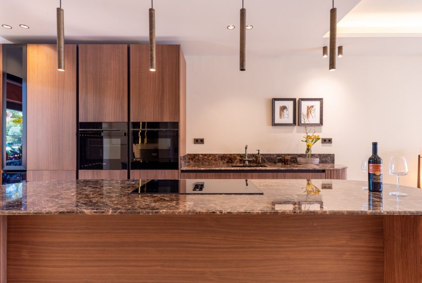 R5049322-Townhouse-For-Sale-The-Golden-Mile-Terraced-4-Beds-240-Built-4