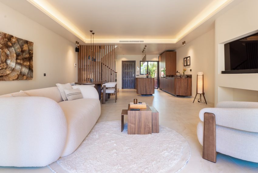 R5049322-Townhouse-For-Sale-The-Golden-Mile-Terraced-4-Beds-240-Built-6