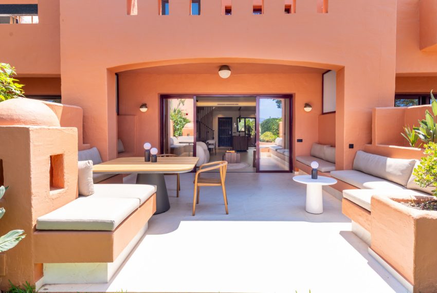R5049322-Townhouse-For-Sale-The-Golden-Mile-Terraced-4-Beds-240-Built-9