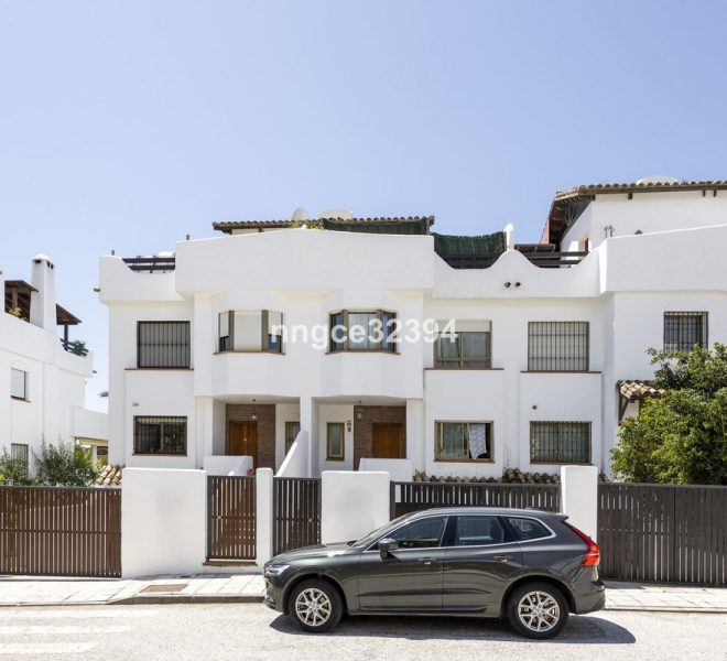 R5055943-Image 1-Semi Detached - 4 Beds - 300 Built