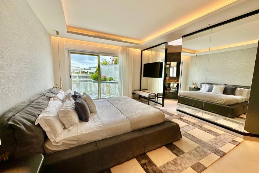 R5056309-Apartment-For-Sale-The-Golden-Mile-Penthouse-3-Beds-195-Built-13