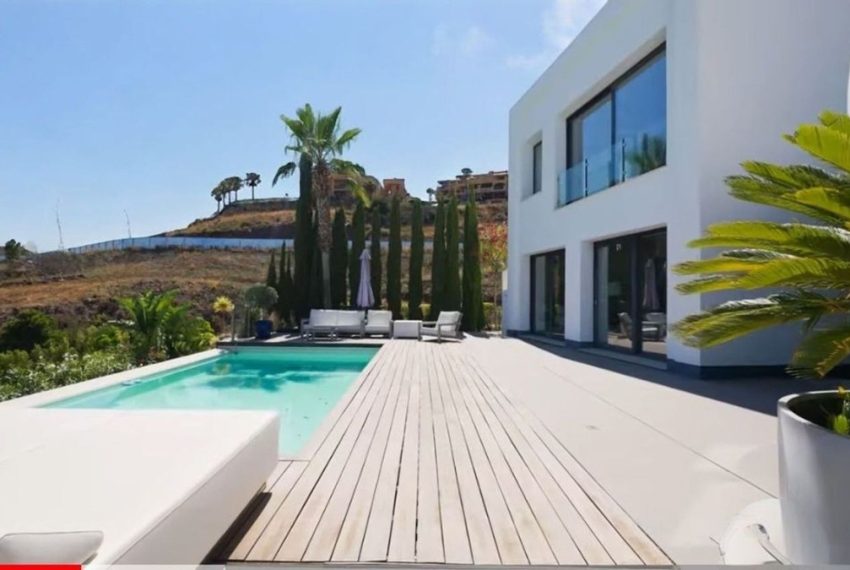 R5061886-Villa-For-Sale-El-Paraiso-Detached-4-Beds-591-Built-3