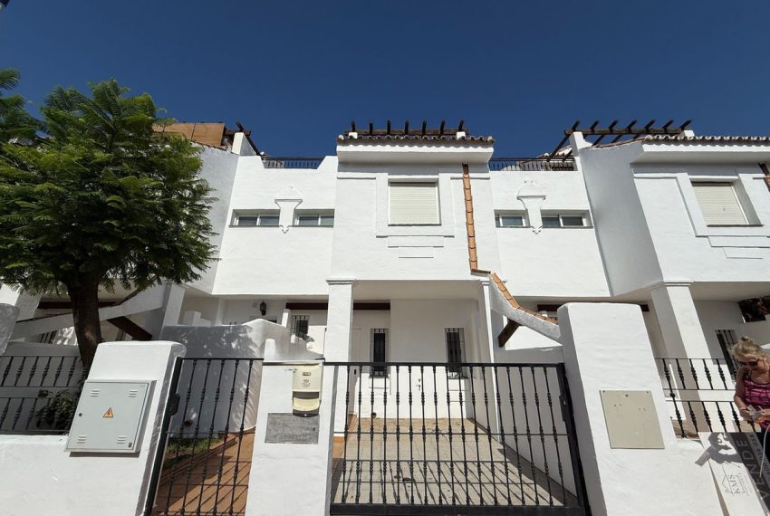 R5063956-Townhouse-For-Sale-Nueva-Andalucia-Terraced-3-Beds-151-Built-1