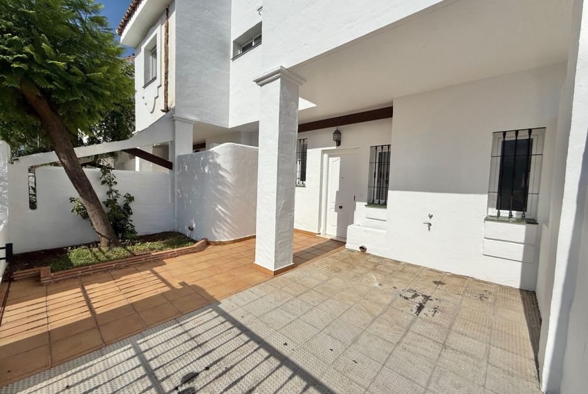 R5063956-Townhouse-For-Sale-Nueva-Andalucia-Terraced-3-Beds-151-Built-2