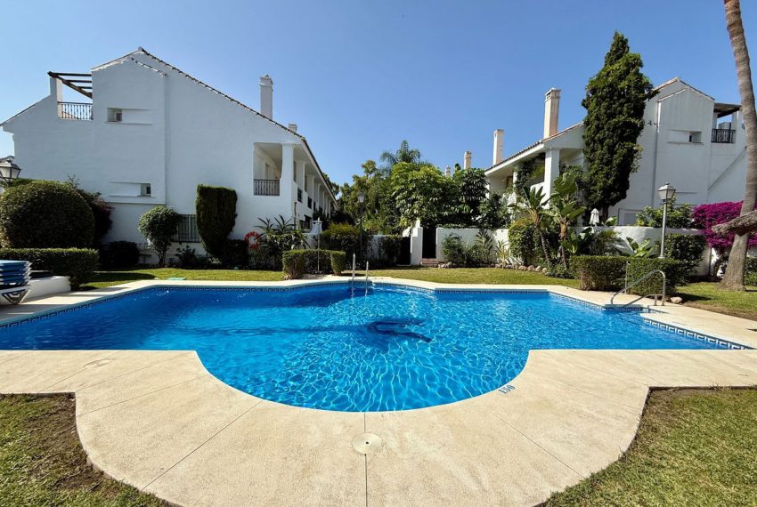 R5063956-Townhouse-For-Sale-Nueva-Andalucia-Terraced-3-Beds-151-Built