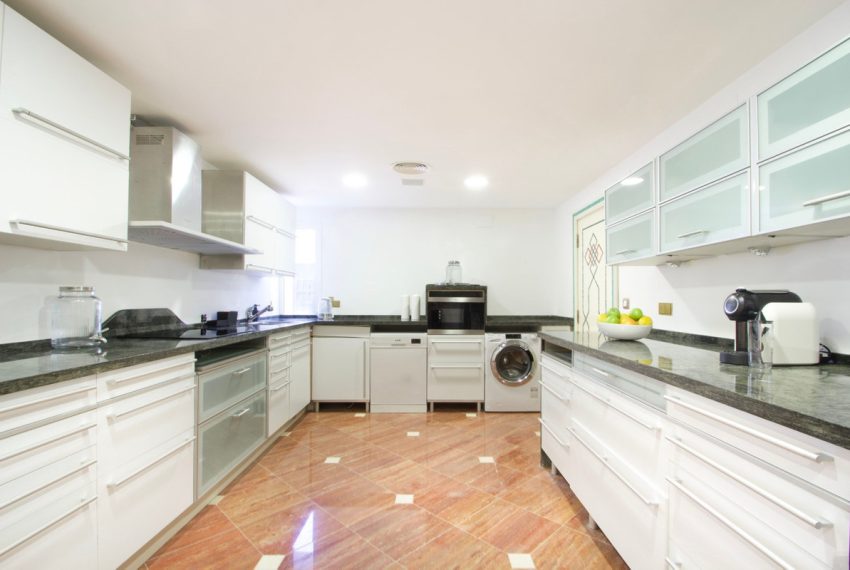 R5065927-Villa-For-Sale-The-Golden-Mile-Detached-9-Beds-1590-Built-10