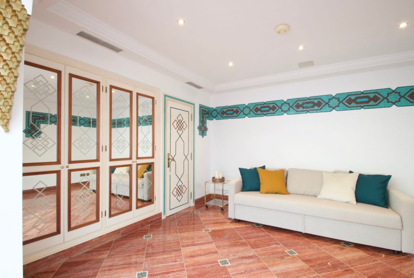 R5065927-Villa-For-Sale-The-Golden-Mile-Detached-9-Beds-1590-Built-18