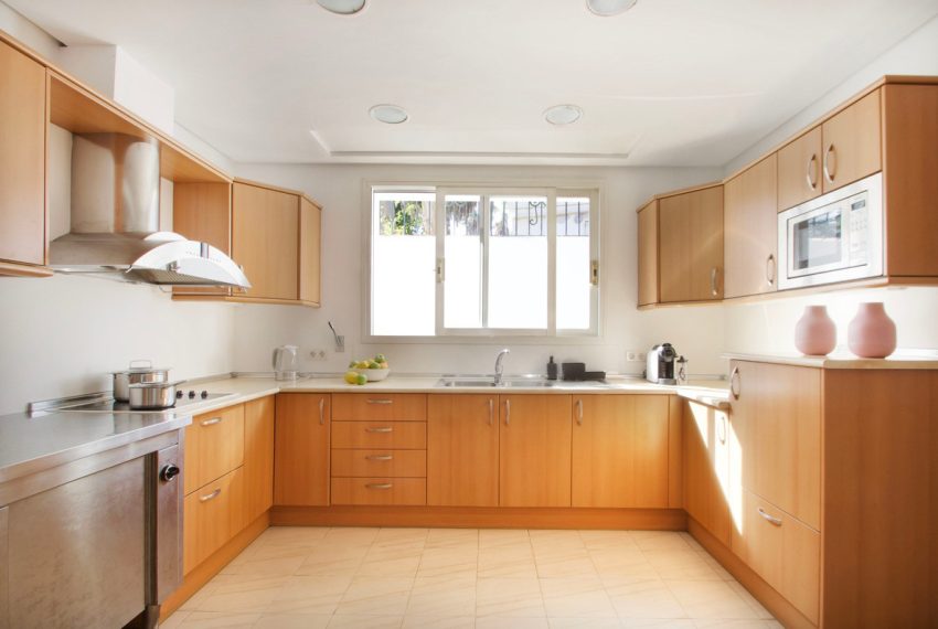 R5065927-Villa-For-Sale-The-Golden-Mile-Detached-9-Beds-1590-Built-19