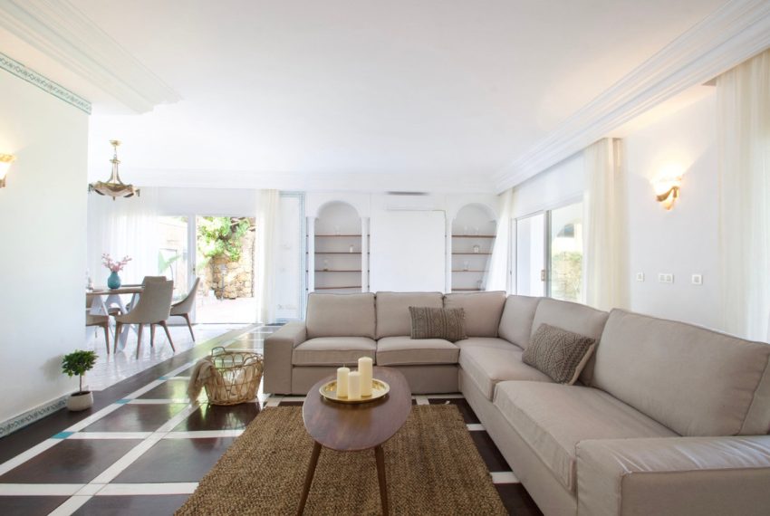 R5065927-Villa-For-Sale-The-Golden-Mile-Detached-9-Beds-1590-Built-2