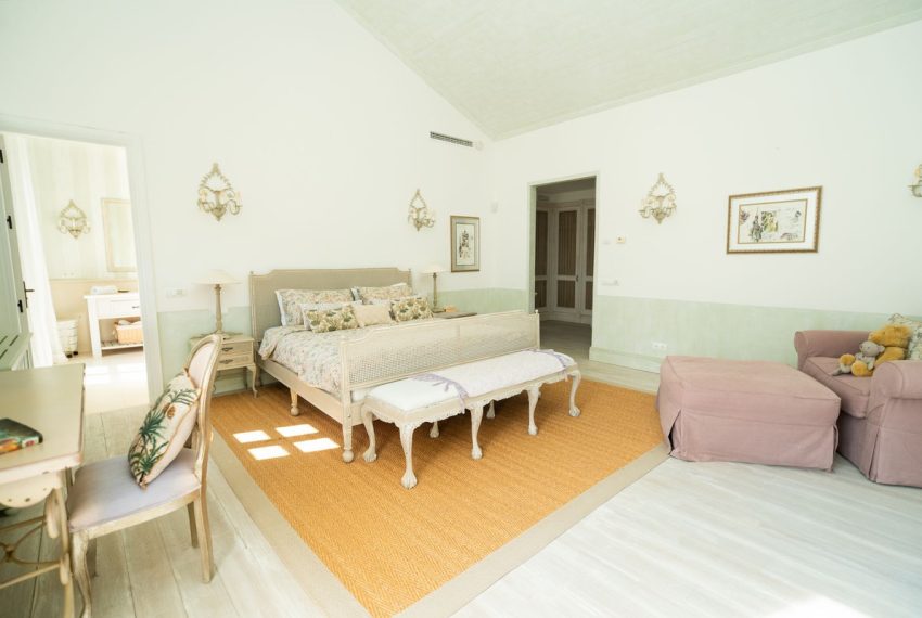 R5069785-Villa-For-Sale-El-Madronal-Detached-7-Beds-892-Built-19