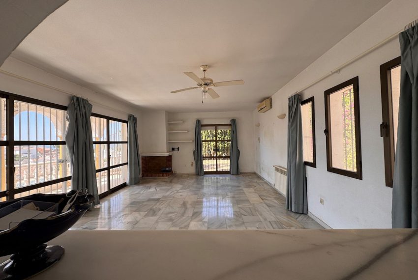 R5069830-Villa-For-Sale-Miraflores-Detached-3-Beds-106-Built-3