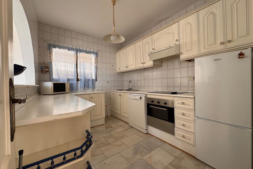 R5069830-Villa-For-Sale-Miraflores-Detached-3-Beds-106-Built-4