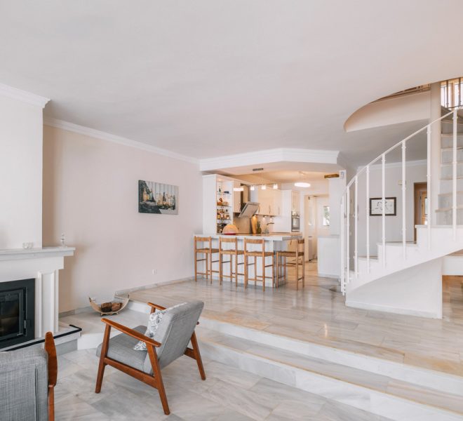 R5069854-Image 1-Terraced - 4 Beds - 204 Built