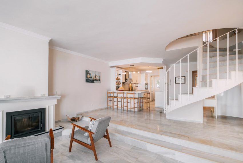 R5069854-Townhouse-For-Sale-Nueva-Andalucia-Terraced-4-Beds-204-Built