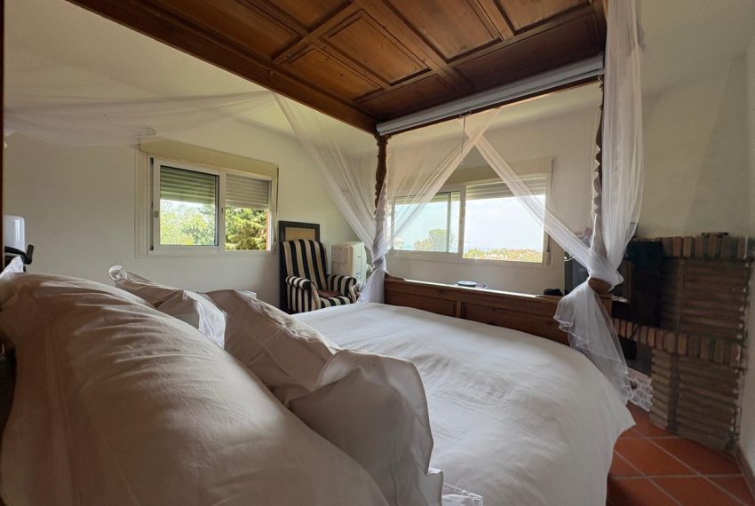 R5070868-Villa-For-Sale-Elviria-Detached-3-Beds-250-Built-15