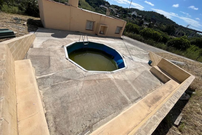 R5071315-Villa-For-Sale-Estepona-Finca-2-Beds-80-Built