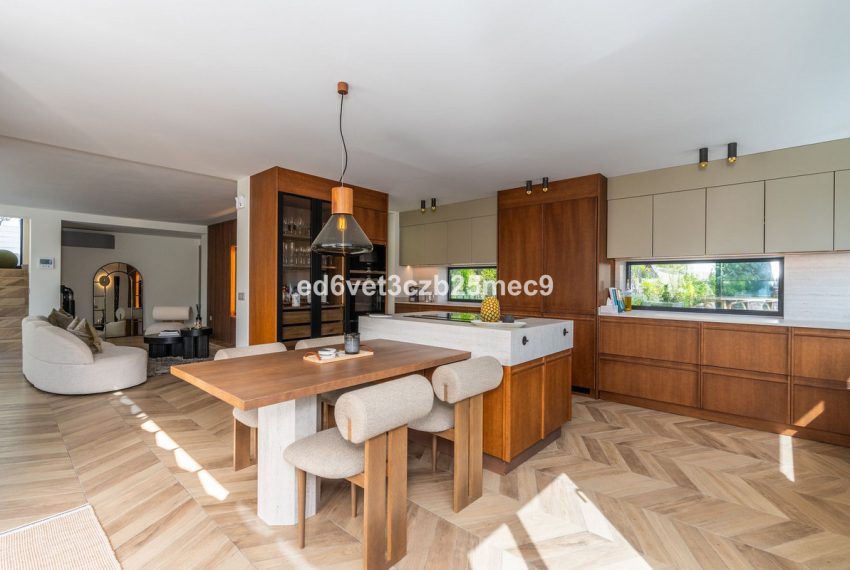R5075326-Villa-For-Sale-Nueva-Andalucia-Detached-5-Beds-320-Built-1