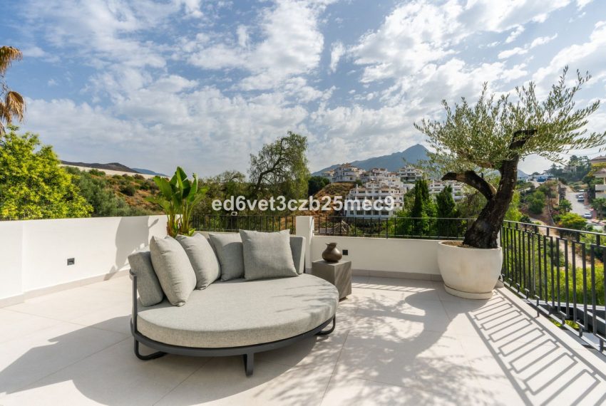 R5075326-Villa-For-Sale-Nueva-Andalucia-Detached-5-Beds-320-Built-11