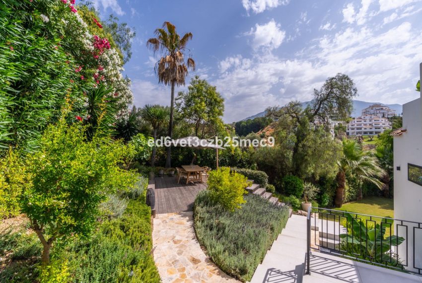 R5075326-Villa-For-Sale-Nueva-Andalucia-Detached-5-Beds-320-Built-13