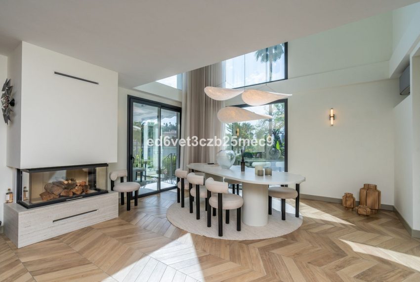 R5075326-Villa-For-Sale-Nueva-Andalucia-Detached-5-Beds-320-Built-4