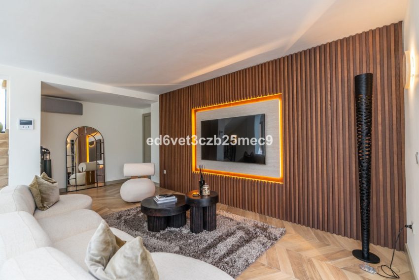 R5075326-Villa-For-Sale-Nueva-Andalucia-Detached-5-Beds-320-Built-5