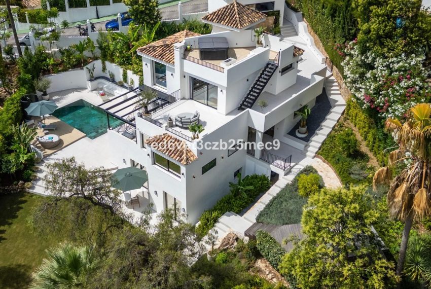 R5075326-Villa-For-Sale-Nueva-Andalucia-Detached-5-Beds-320-Built