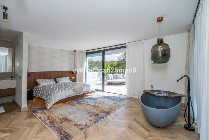 R5075326-Villa-For-Sale-Nueva-Andalucia-Detached-5-Beds-320-Built-9