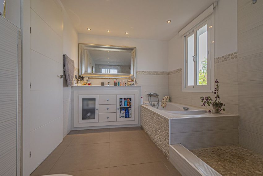 R5076394-Villa-For-Sale-San-Pedro-de-Alcantara-Detached-5-Beds-275-Built-14