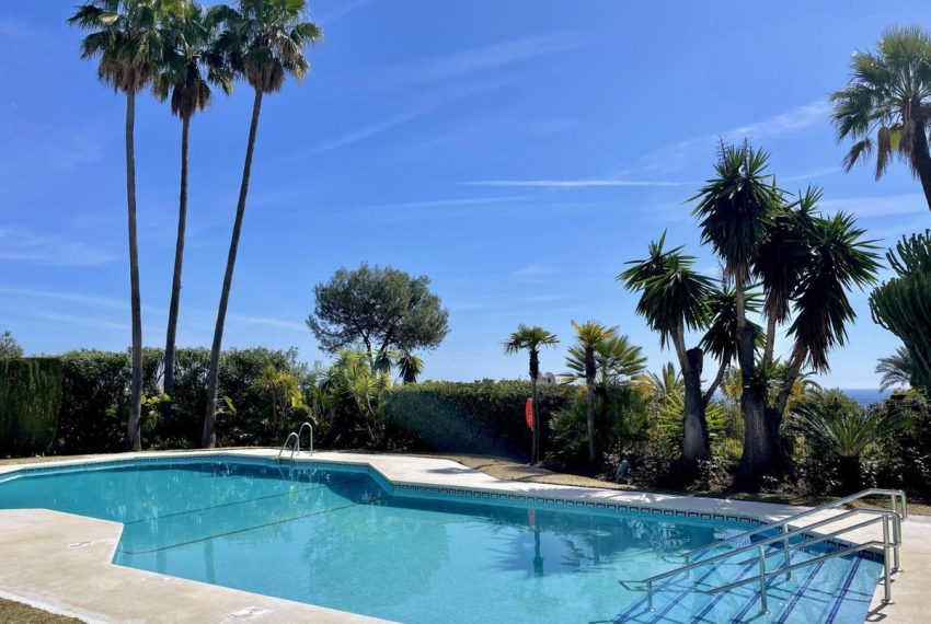 R5079733-Apartment-For-Sale-The-Golden-Mile-Penthouse-2-Beds-130-Built-2